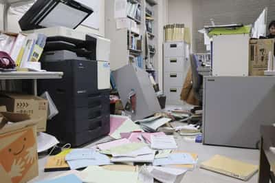 Image for Japan lifts tsunami warning after 7.5-magnitude earthquake