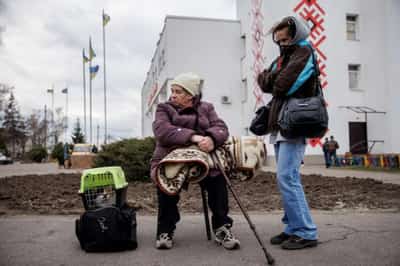 Image for Eastern Ukraine town empties as residents fear new Russian assault