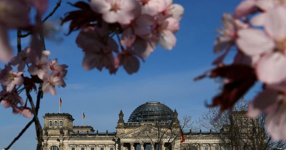 Exclusive-German draft budget foresees more than €203 billion in borrowing, document shows