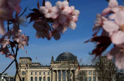 Image for Exclusive-German draft budget foresees more than €203 billion in borrowing, document shows