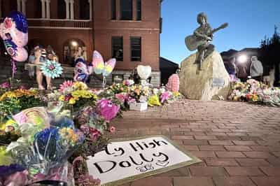 Image for 'We will always love you' - world mourns Dolly Parton
