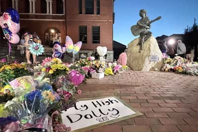 Image for 'Everybody has a Dolly Parton song' - World mourns country music legend