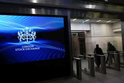 Image for London stocks muted as rising oil, rate-hike bets weigh; energy stocks gain