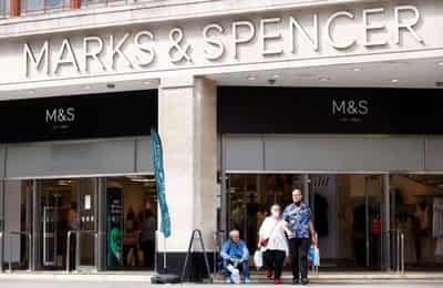 Image for Christmas shopping begins early as Britons face cash crunch