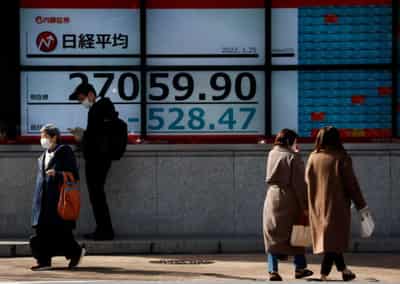 Image for Stocks regroup as investors hold their breath on Ukraine