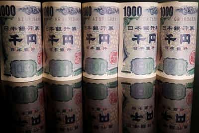 Image for Yen struggles after Trump tariff letter; Aussie jumps after RBA hold