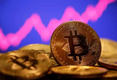 Image for Bitcoin slumps 10% as pullback from record continues
