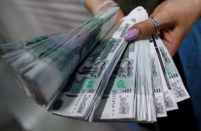 Image for Rouble's strength squeezes Russian exporters despite Iran war oil gains