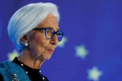 Image for Lagarde dampens ECB exit talk, says she expects to finish her term
