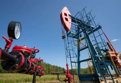 Image for Oil prices climb 2% after US shoots down Iranian drone, worries about armed boats