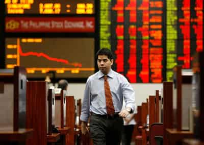 Image for US stocks end mixed, gold jumps amid upbeat IMF forecast, trade tensions