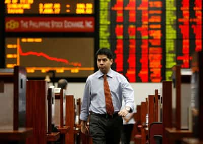 Image for US stocks end mixed, gold jumps amid upbeat IMF forecast, trade tensions