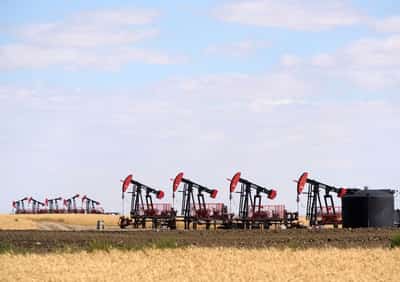 Image for Oil settles slightly up on weaker dollar, US economic fears cap gains