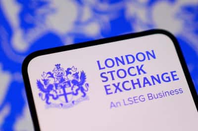 Image for FTSE 100 rises as falling oil prices boost risk appetite