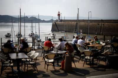 Image for France's services sector shows signs of stabilising - final PMI