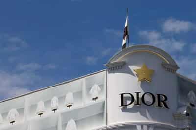 Image for American tourists splurge in Paris boutiques as euro slides