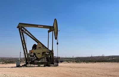 Image for Oil holds near one-week high on supply concerns, sanctions on Russia eyed