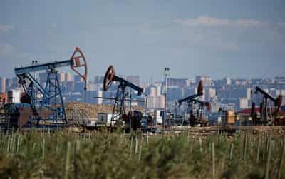 Image for Oil prices tumble more than $4 ahead of potential large U.S. rate hike