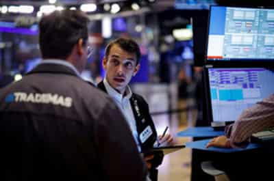 Image for US dollar posts biggest weekly loss since November 2023 on tariff angst