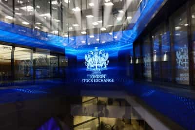 Image for UK shares set for weekly gains as oil prices retreat