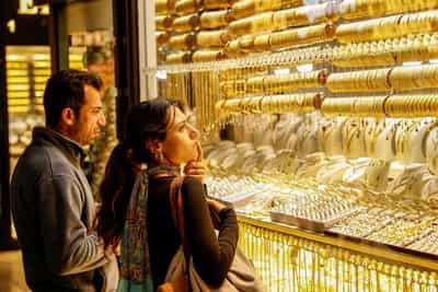 Image for Factbox-UBS raises gold price target to $6,200/oz