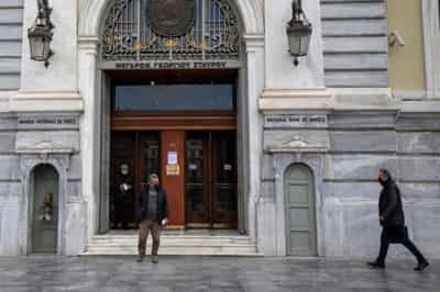 Image for Greece to begin selling bank stakes this autumn-sources