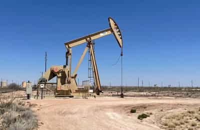 Image for Oil falls over 2% on receding US hurricane risk, lackluster China stimulus
