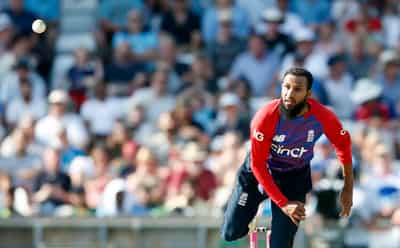 Image for Cricket-Spinners shine as England beat Pakistan to level T20 series 1-1