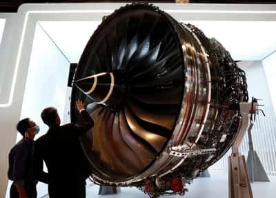 Image for Britain backs Rolls-Royce with £2.5 billion deal for new jet engine