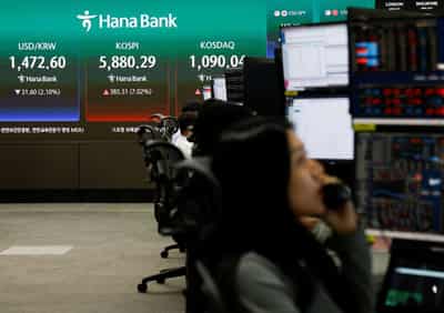 Image for South Korea $2 trillion stock rout breaks records as SK Hynix results disappoint
