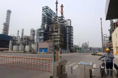 Image for Oil edges up ahead of US Fed rate decision, 2025 outlook