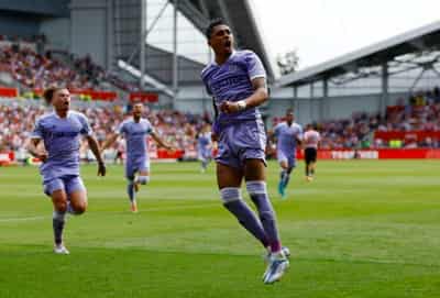 Image for Soccer-Barcelona reach agreement with Leeds to sign Brazil winger Raphinha