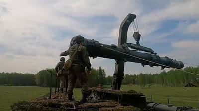 Image for Russia shows troops moving nuclear warheads in major exercise