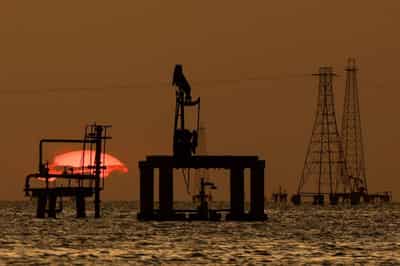 Image for Oil rises over $1 as Iran crisis disrupts Middle East supply