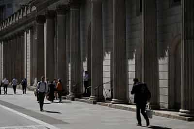 Image for Bank of England to keep rates steady while oil prices gyrate