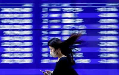 Image for Gold surges and euro sags as broader war risks rise