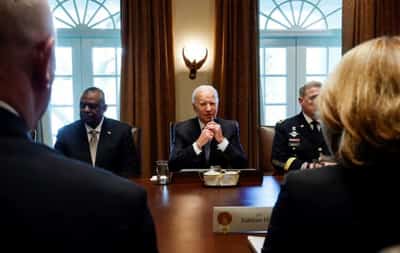Image for Biden unveils $800 million in new Ukraine military aid, to ask Congress for more