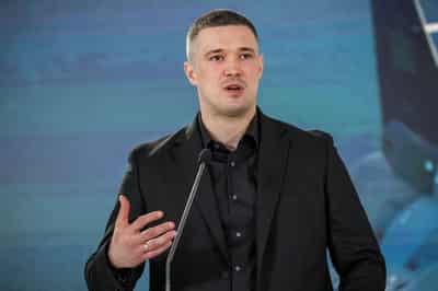 Image for Exclusive-Ukraine needs changes to avoid losing war, ousted defence minister says