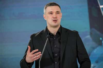 Image for Exclusive-Ukraine needs changes to avoid losing war, ousted defence minister says