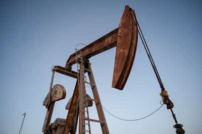 Image for Oil slides as US pushes for Russia-Ukraine peace deal