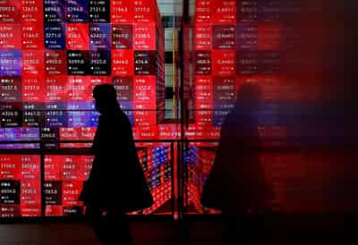 Image for Stocks slump, oil gains on worsening war in Middle East