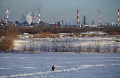 Image for Russia's oil and gas budget revenue falls by more than a third in May