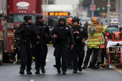 Image for Multiple people shot in New York subway station, 13 injured