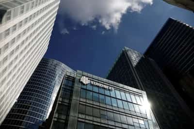 Image for European shares tumble as global equity rout amplifies