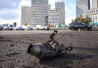 Image for Russian attack on Kyiv injures 10, starts fire and damages high-rise building
