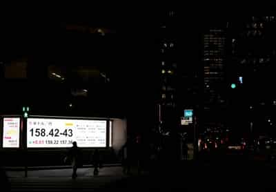 Image for Yen weakens on report Japan PM questioned rate hike plans