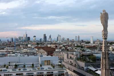 Image for Italian court frees city councillor arrested in Milan property probe