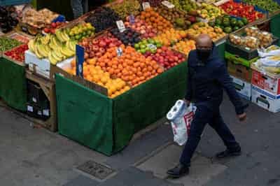 Image for UK inflation hits 30-year high of 7%, adding to pressure on government