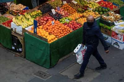 Image for UK inflation hits 30-year high of 7%, adding to pressure on government