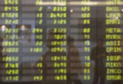 Image for Asian shares jump after Powell nixes rate hike fears